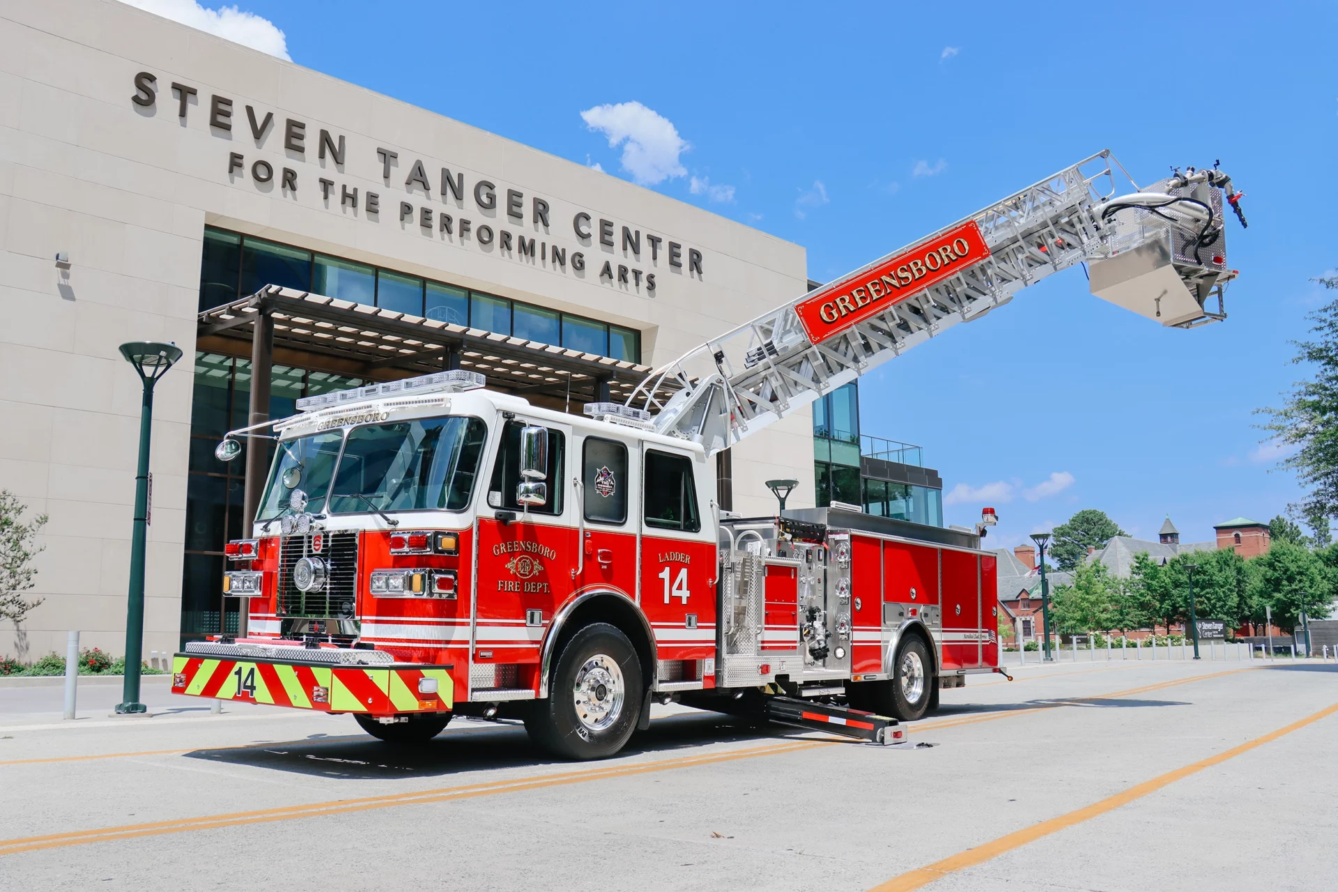 HYENA STATION  SP 95 / 100 Aerial Platforms - Sutphen Fire Trucks